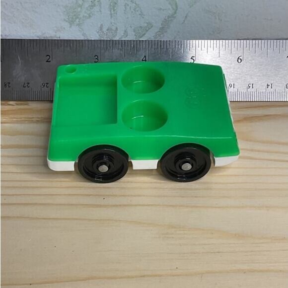 Vintage Fisher Price Green Car With Man & Woman Two Seat FP - Picture 7 of 7